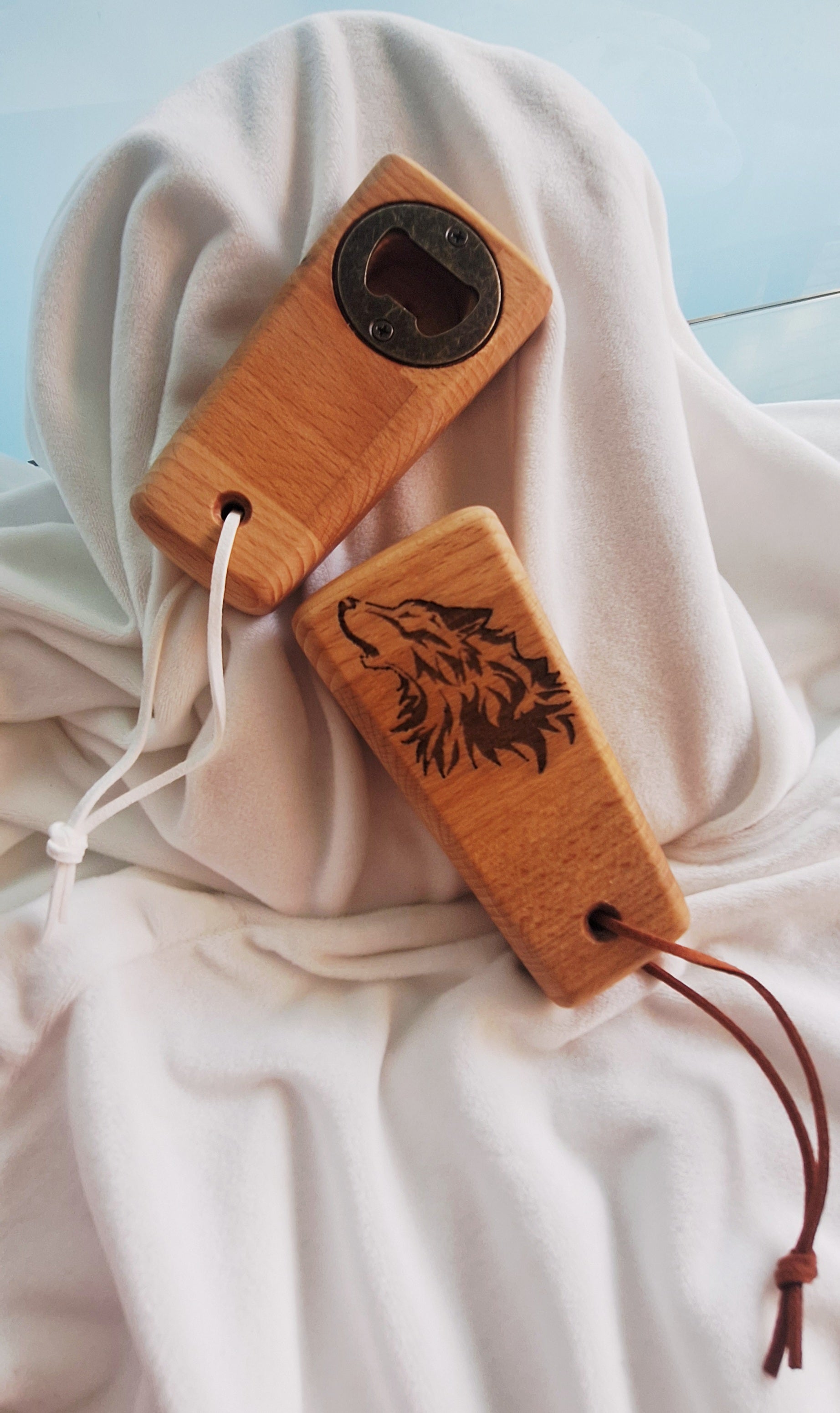 Flaschenöffner (Handmade) Buchenleimholz Gravur "Wolf"