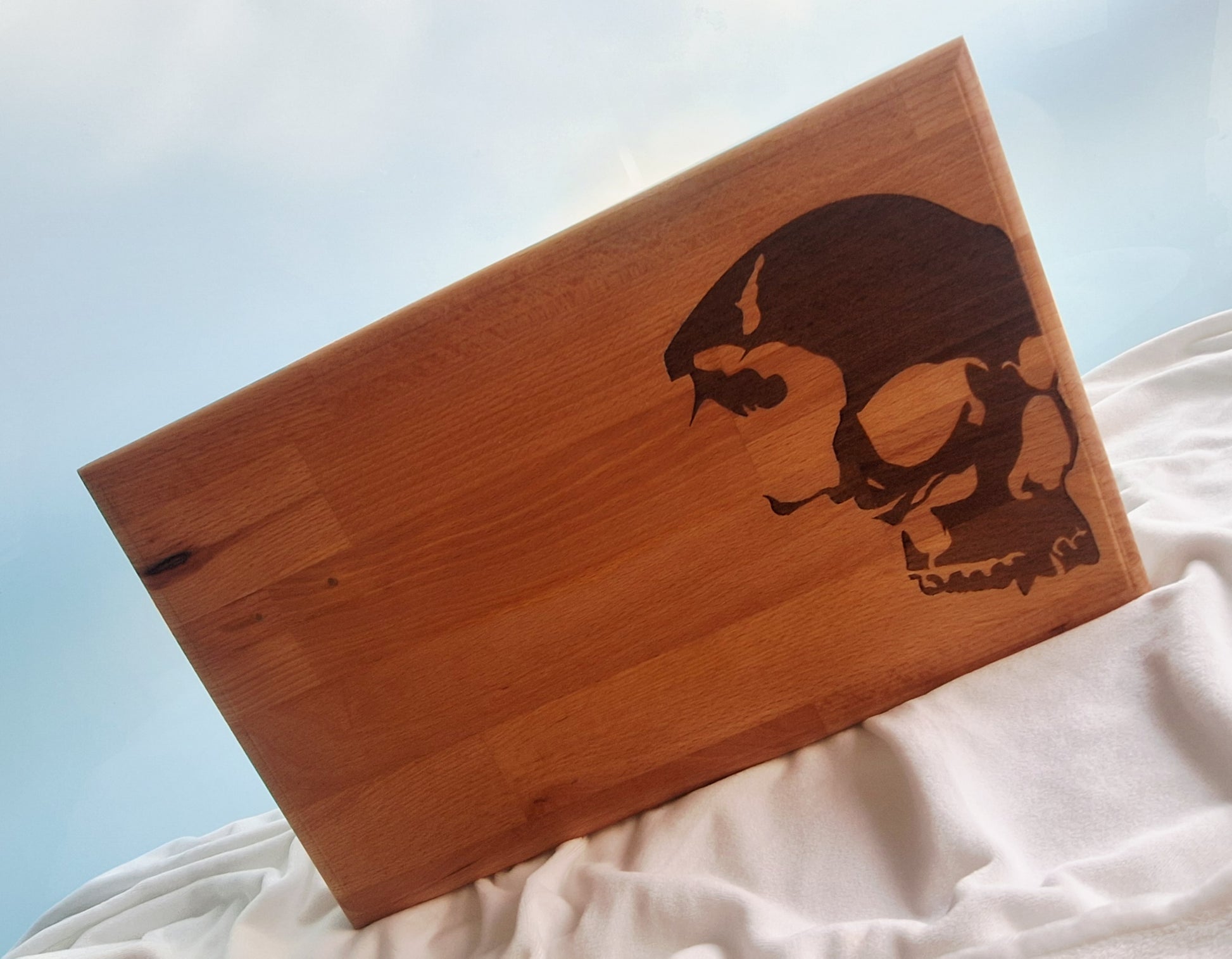 Schneide-Frühstücksbrett mit Totenkopf (Grösse L)