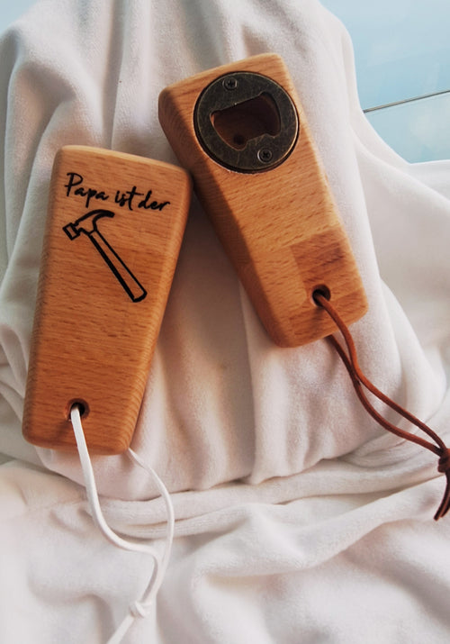 Flaschenöffner (Handmade) Buchenleimholz Gravur "Papa ist der Hammer"