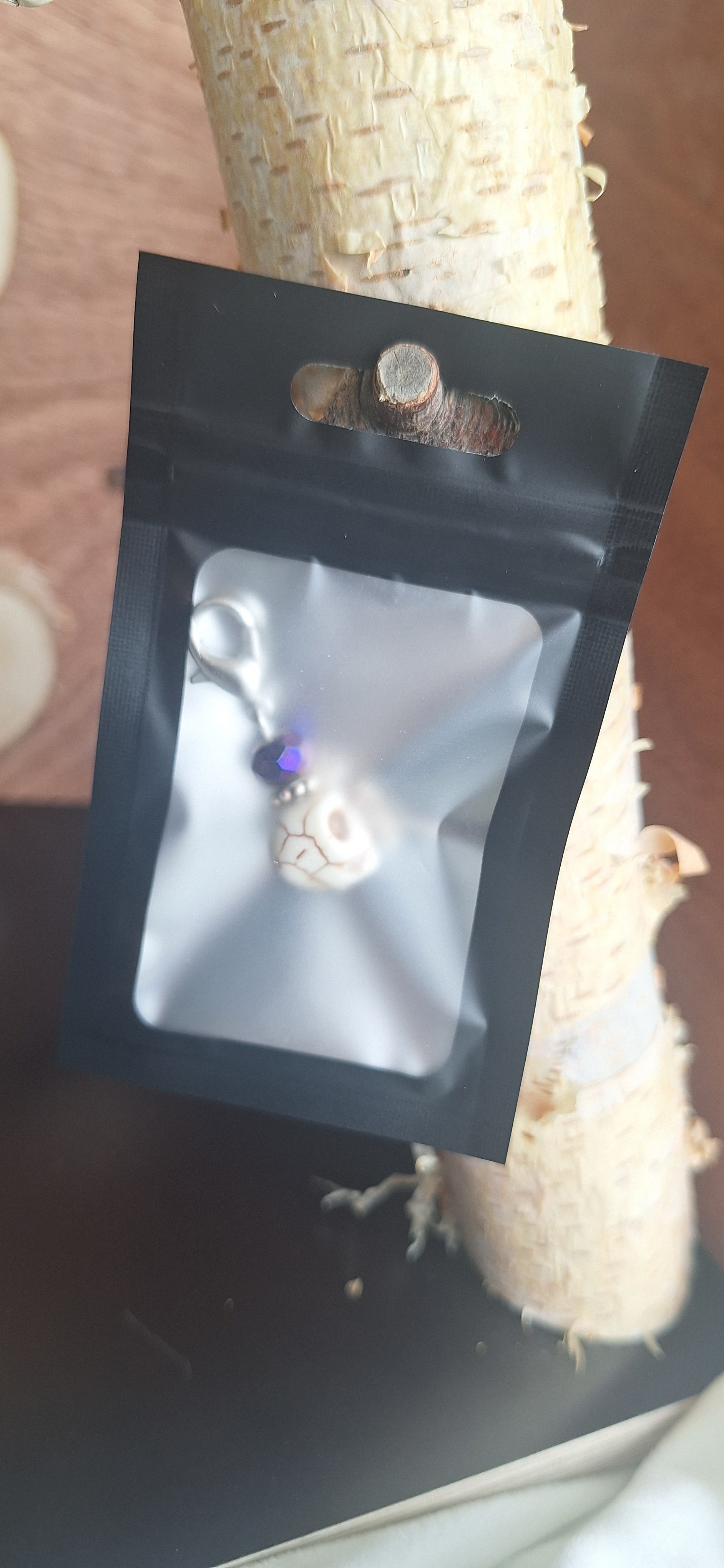 Schlüsselanhänger Small Skull mit Amaranthperle