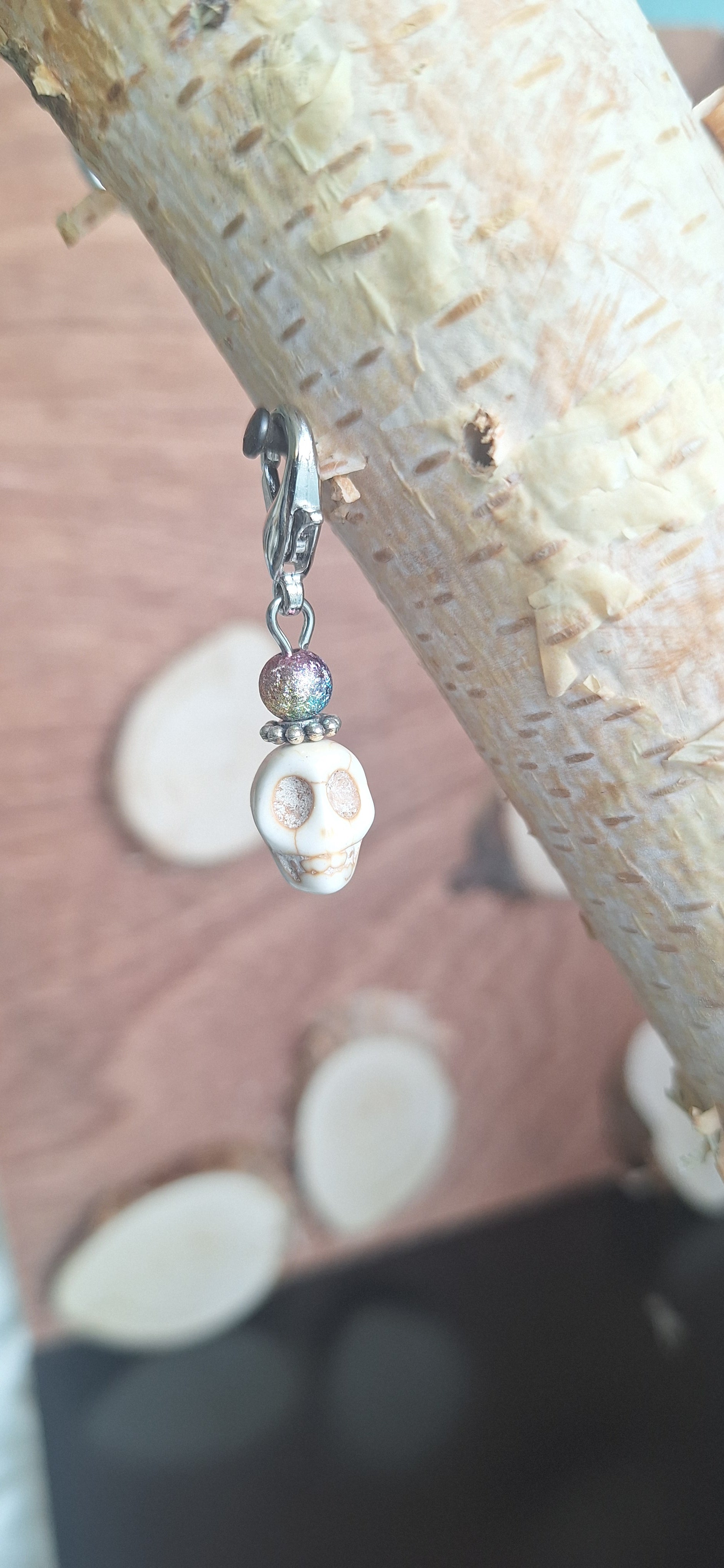 Schlüsselanhänger Small Skull mit Rainbowperle