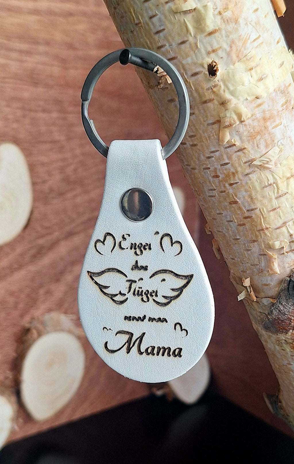 Schlüsselanhänger Leder Oval Weiss "Engel ohne Flügel nennt man Mama"