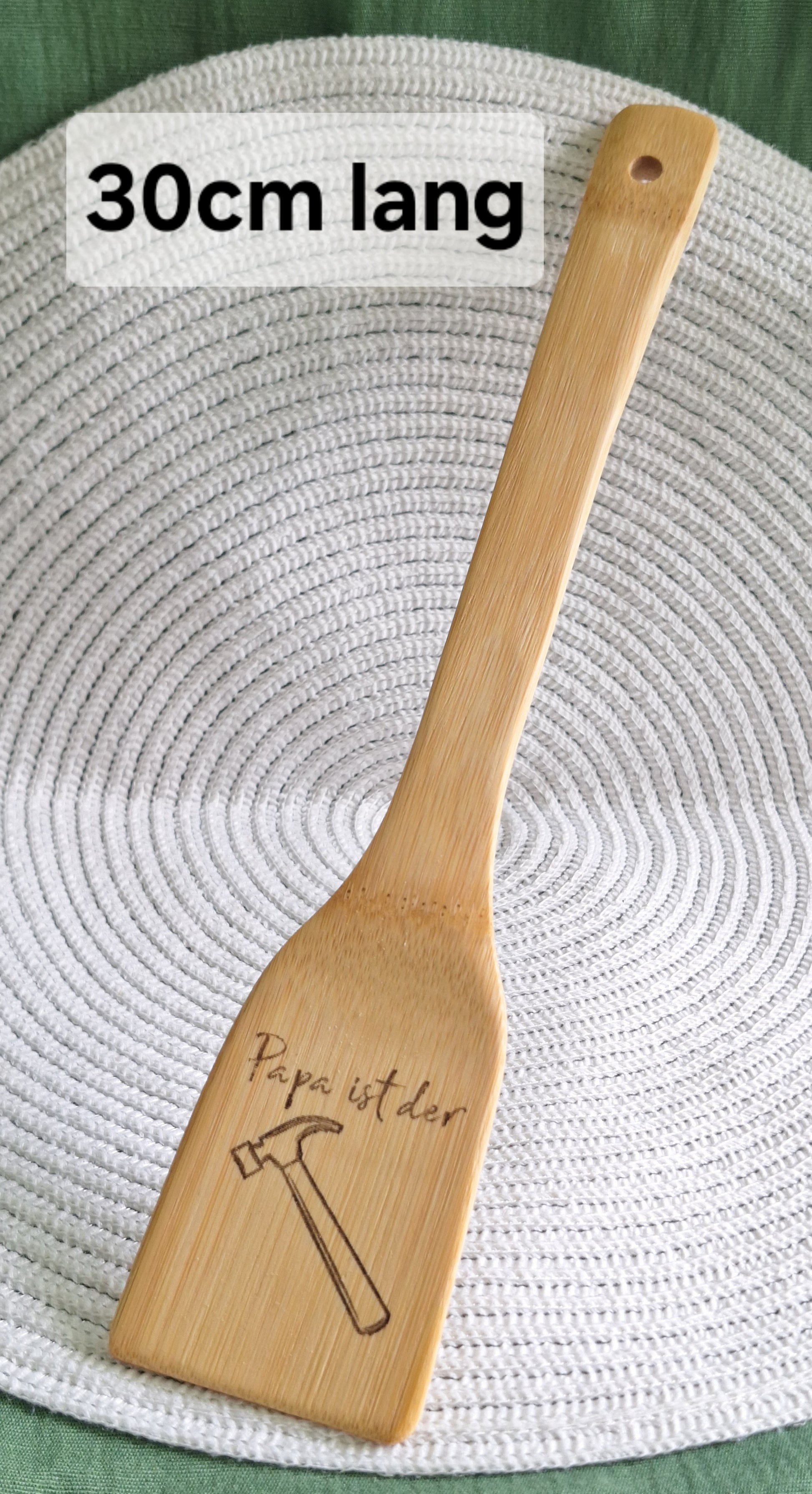 Kochkelle / Holzkelle / Kochlöffel aus Bambus mit Gravur "Papa ist der Hammer"